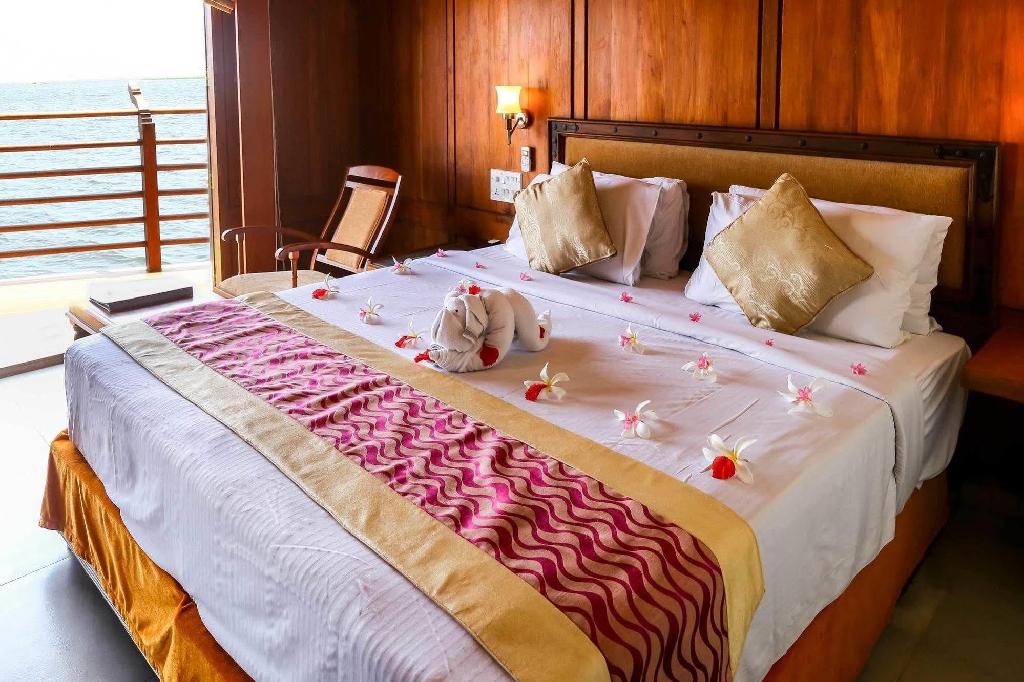 Poovar Island Resort Экстерьер фото